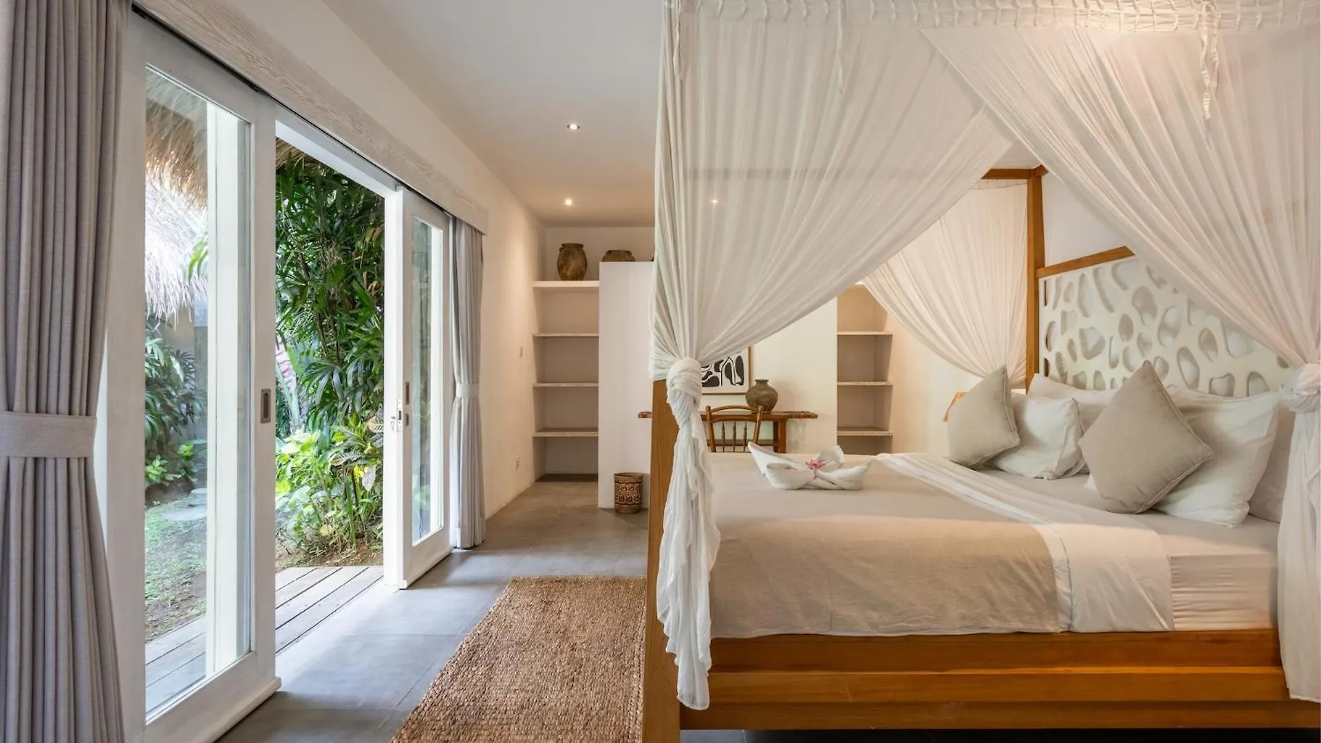 Central Oberoi, Seminyak, Newly Refurbished Villa Zayya