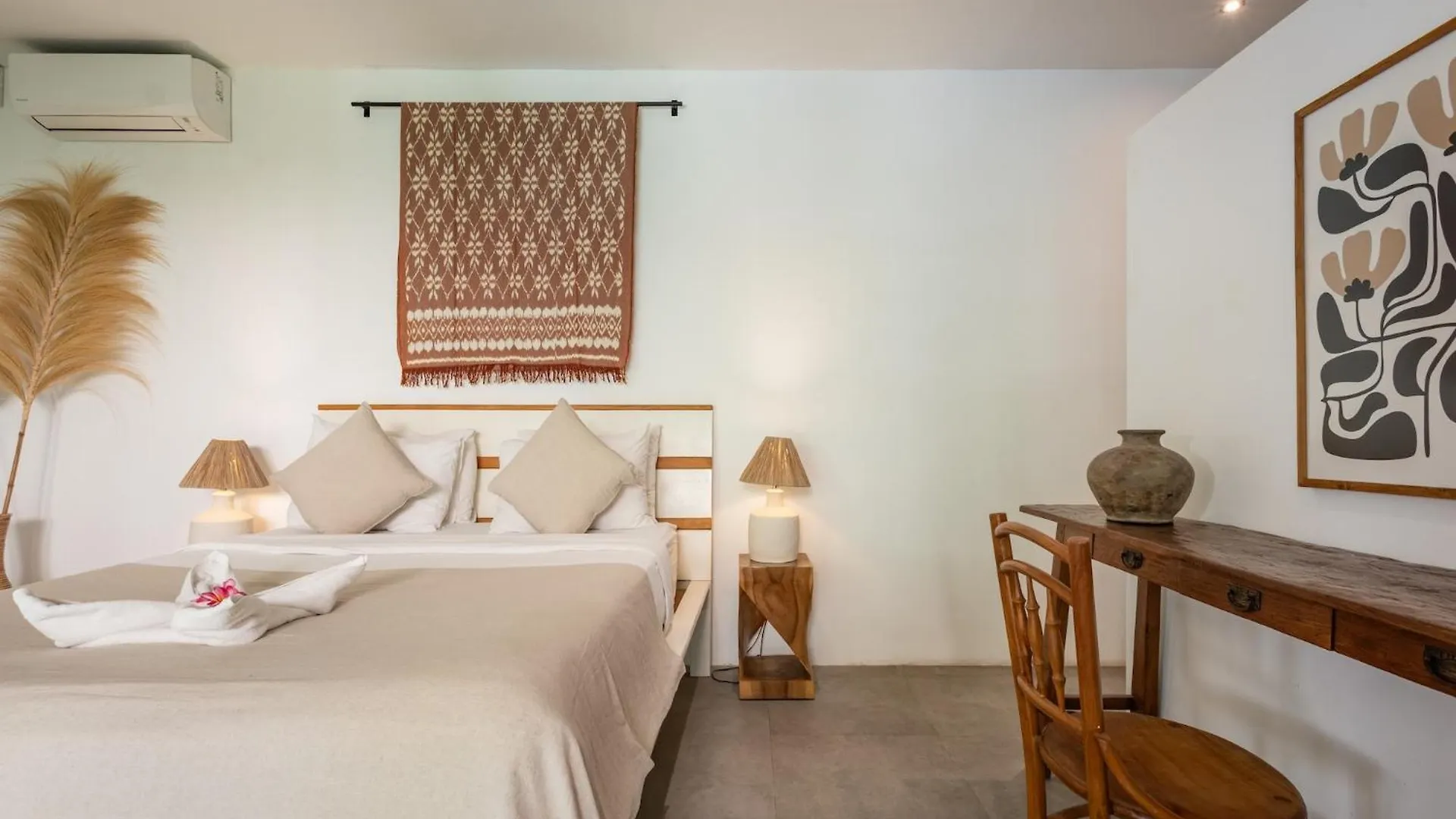 Central Oberoi, Seminyak, Newly Refurbished Villa Zayya