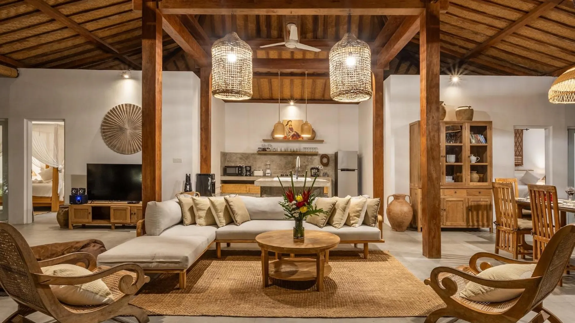 Central Oberoi, Seminyak, Newly Refurbished Villa Zayya