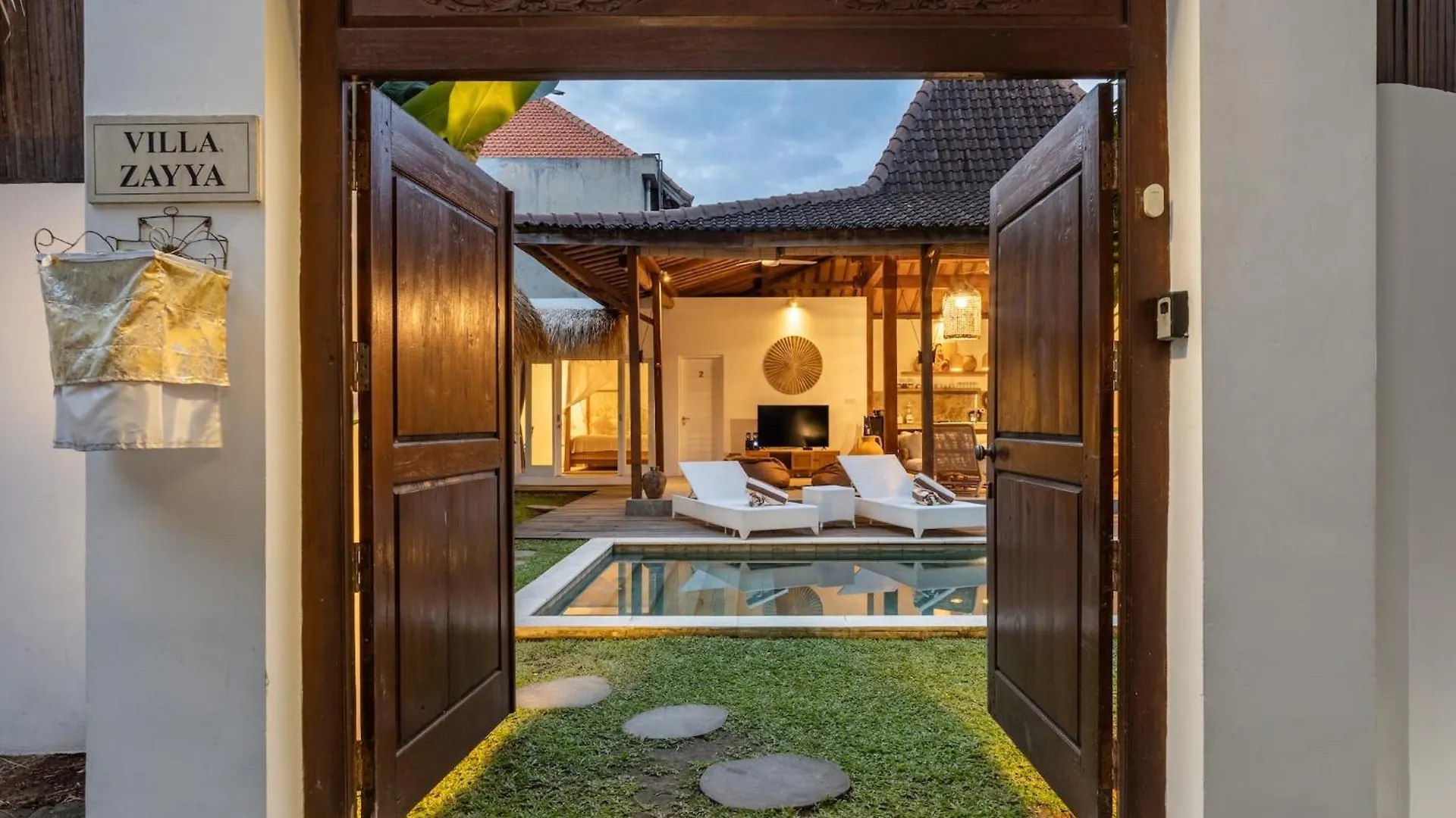 Central Oberoi, Seminyak, Newly Refurbished Villa Zayya 0*,