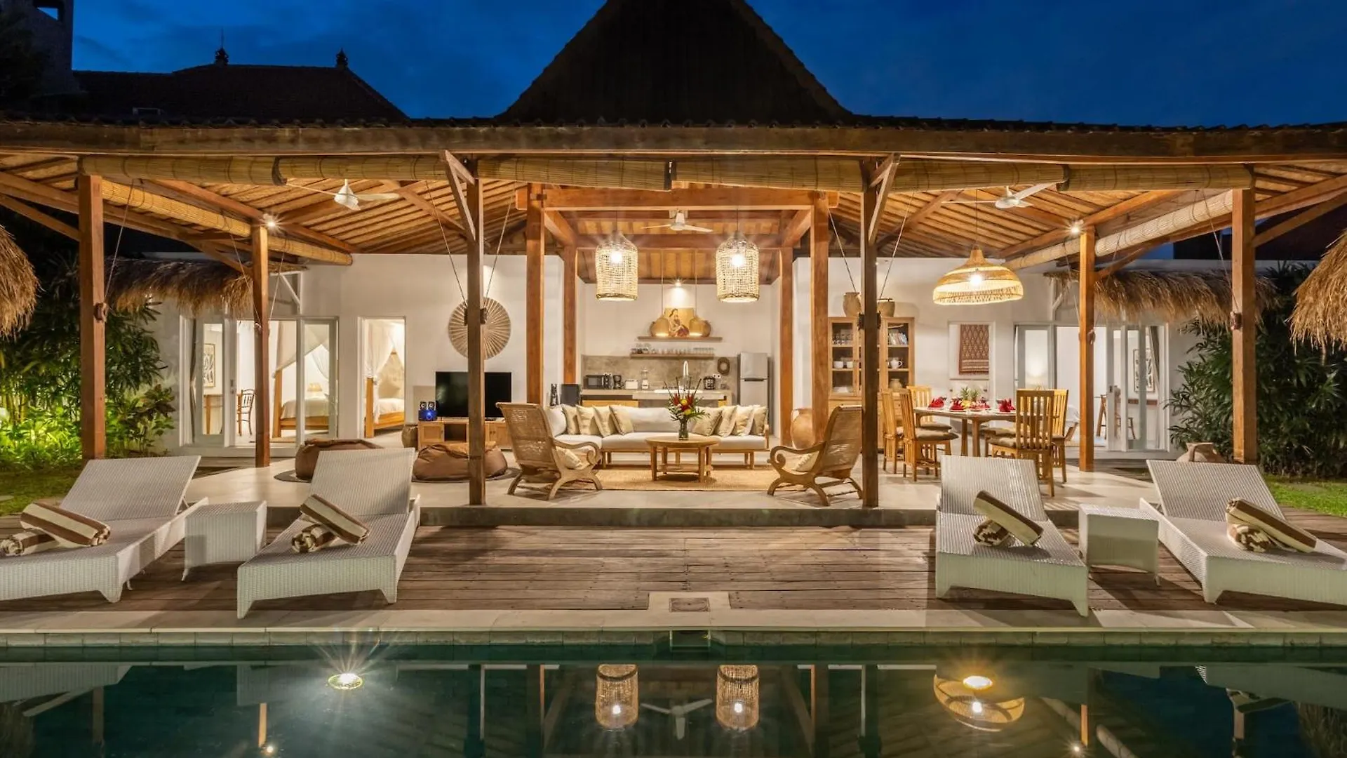 Central Oberoi, Seminyak, Newly Refurbished Villa Zayya