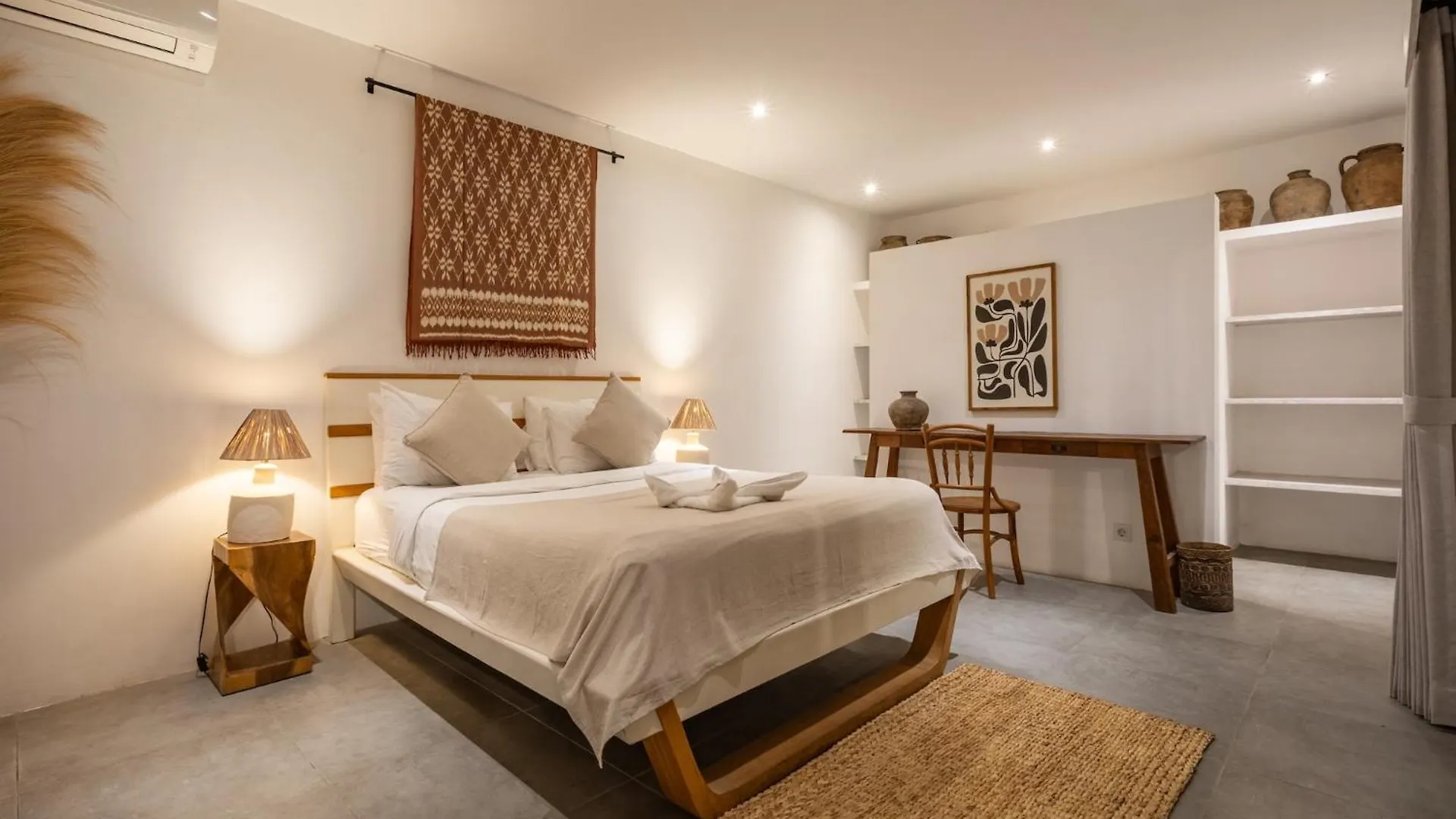 Central Oberoi, Seminyak, Newly Refurbished Villa Zayya