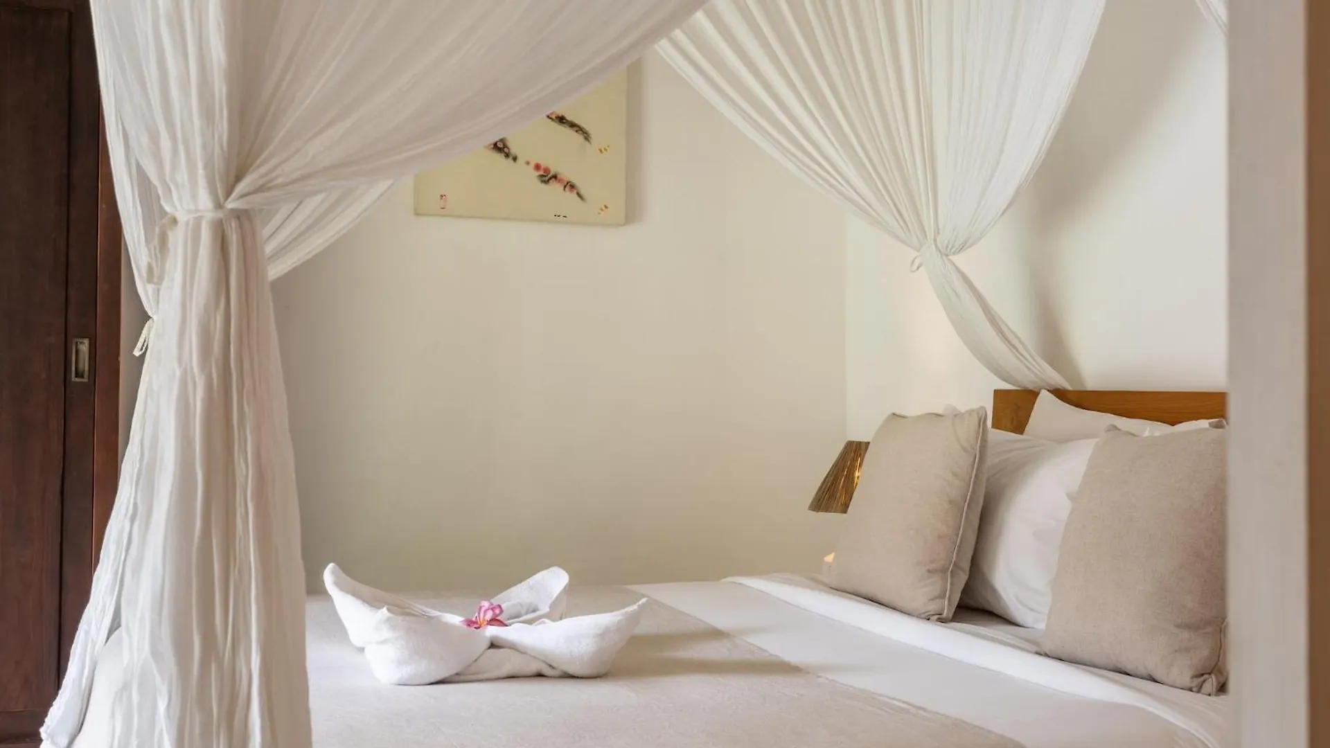 Central Oberoi, Seminyak, Newly Refurbished Villa Zayya